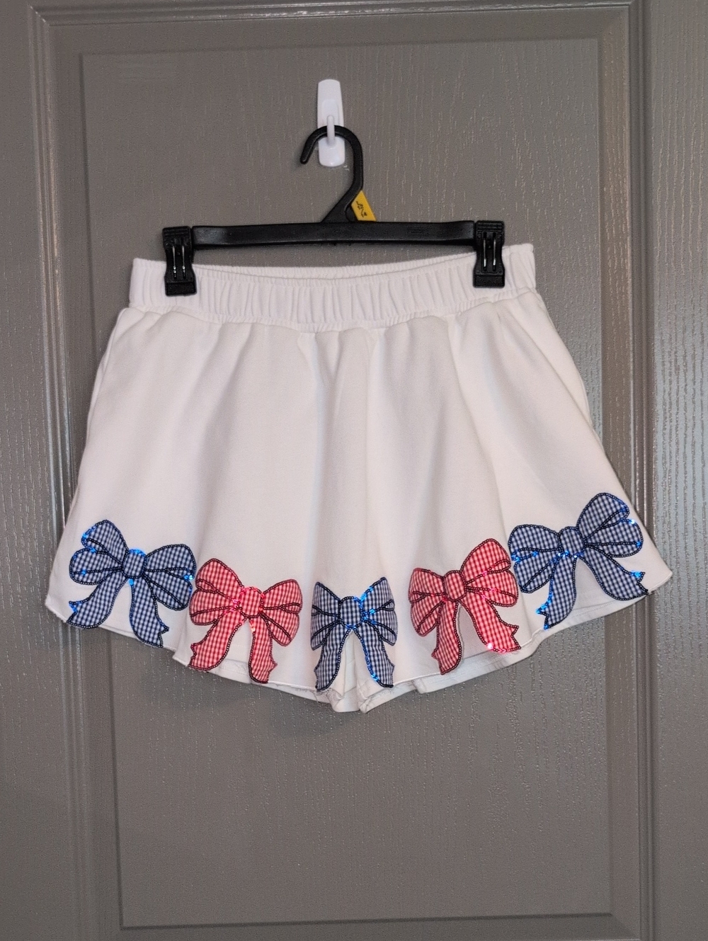 Peach Love White Bow-Trim Women’s Skort - Red & Blue Accent